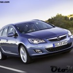 Opel-Astra_Sports_Tourer_2011